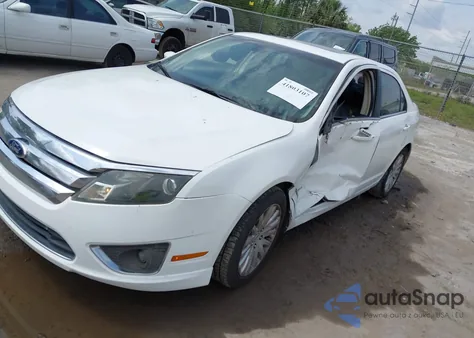 2011 Ford Fusion Hybrid z USA, uszkodzony, nr VIN 3FADP0L35BR271499